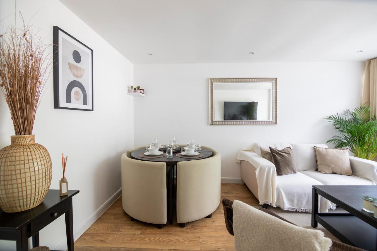 Gorgeous Modern Apartment Near Redhill Station Inc Private Garden & Parking Exteriör bild