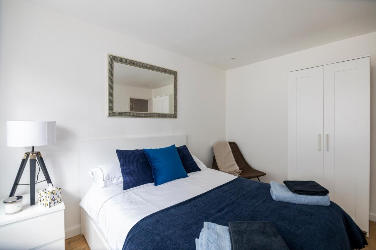 Gorgeous Modern Apartment Near Redhill Station Inc Private Garden & Parking Exteriör bild