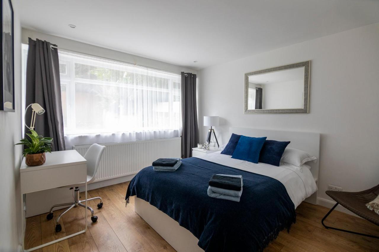 Gorgeous Modern Apartment Near Redhill Station Inc Private Garden & Parking Exteriör bild