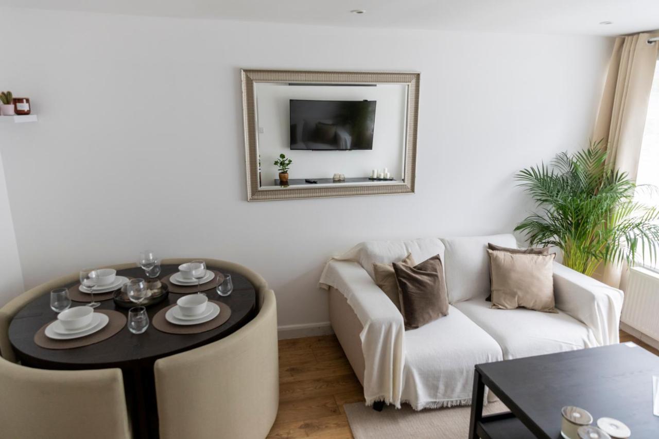 Gorgeous Modern Apartment Near Redhill Station Inc Private Garden & Parking Exteriör bild