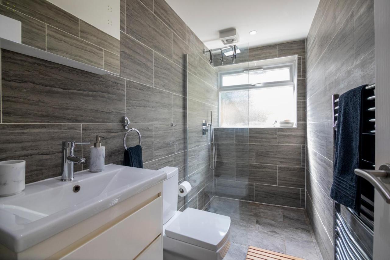 Gorgeous Modern Apartment Near Redhill Station Inc Private Garden & Parking Exteriör bild