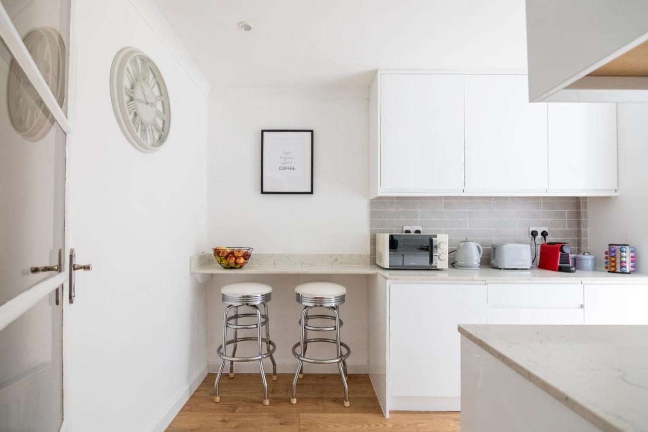 Gorgeous Modern Apartment Near Redhill Station Inc Private Garden & Parking Exteriör bild