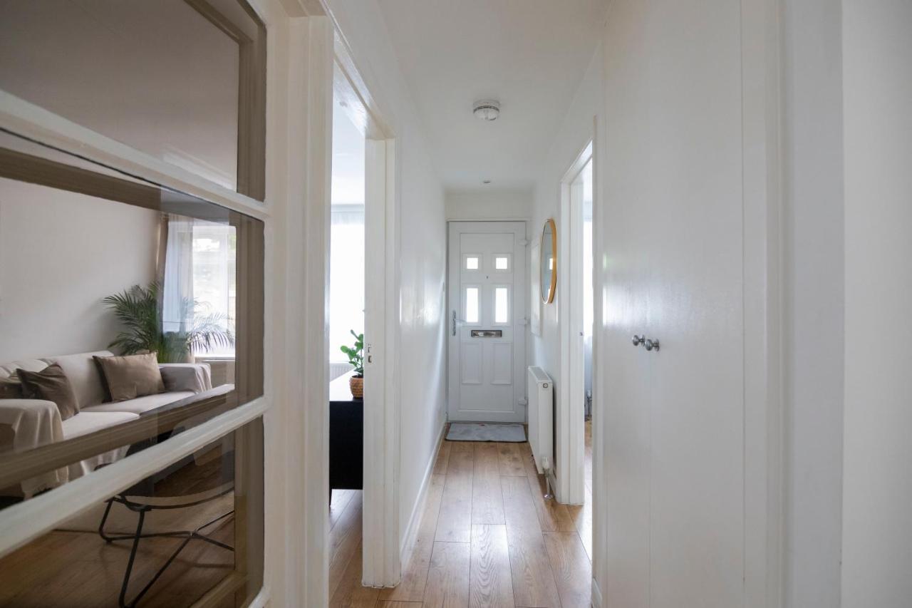 Gorgeous Modern Apartment Near Redhill Station Inc Private Garden & Parking Exteriör bild