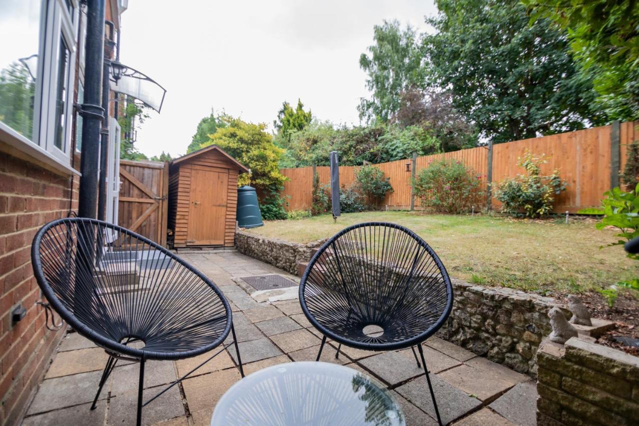 Gorgeous Modern Apartment Near Redhill Station Inc Private Garden & Parking Exteriör bild